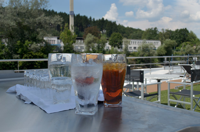 Pitchers of cold water and iced tea were placed on the Sun Deck for guests to help themselves to. Full bar service was also available. Photo © 2014 Aaron Saunders