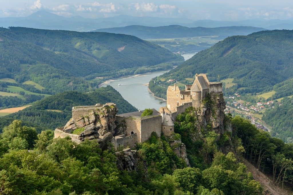 "Ruine Aggstein 02" by Uoaei1 - Own work. Licensed under CC BY-SA 3.0 at via Wikimedia Commons - http://commons.wikimedia.org/wiki/File:Ruine_Aggstein_02.JPG#/media/File:Ruine_Aggstein_02.JPG