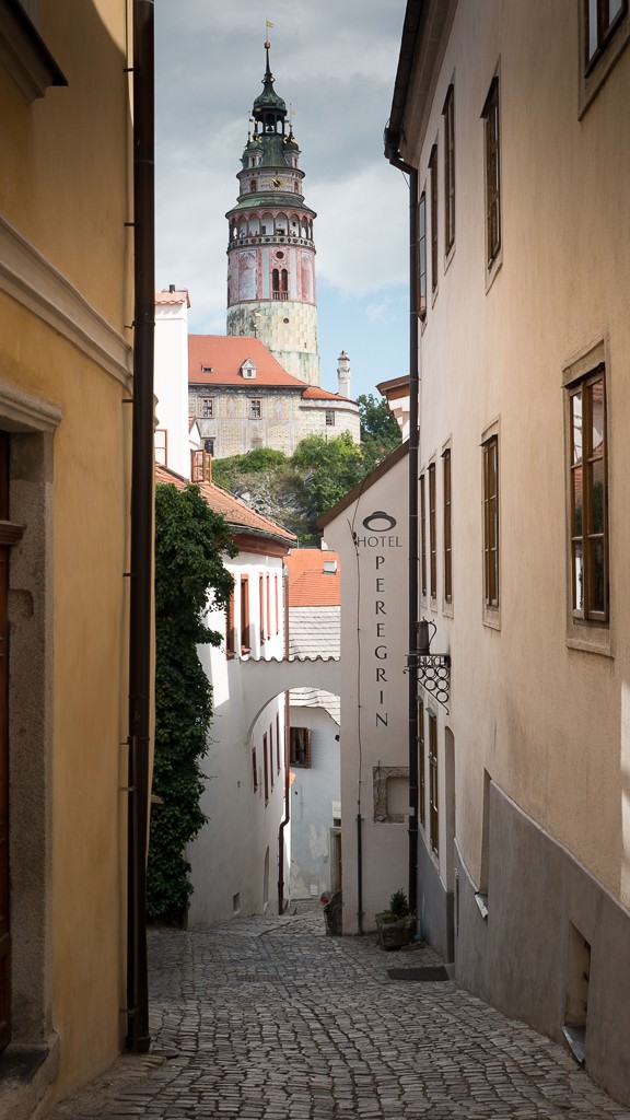 Every alley frames a photo in Cesky Krumlov. © 2015 Ralph Grizzle