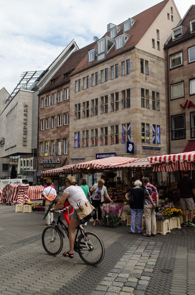 Open-air markets like Koningstrasse. Photo ©  2015 Aaron Saunders