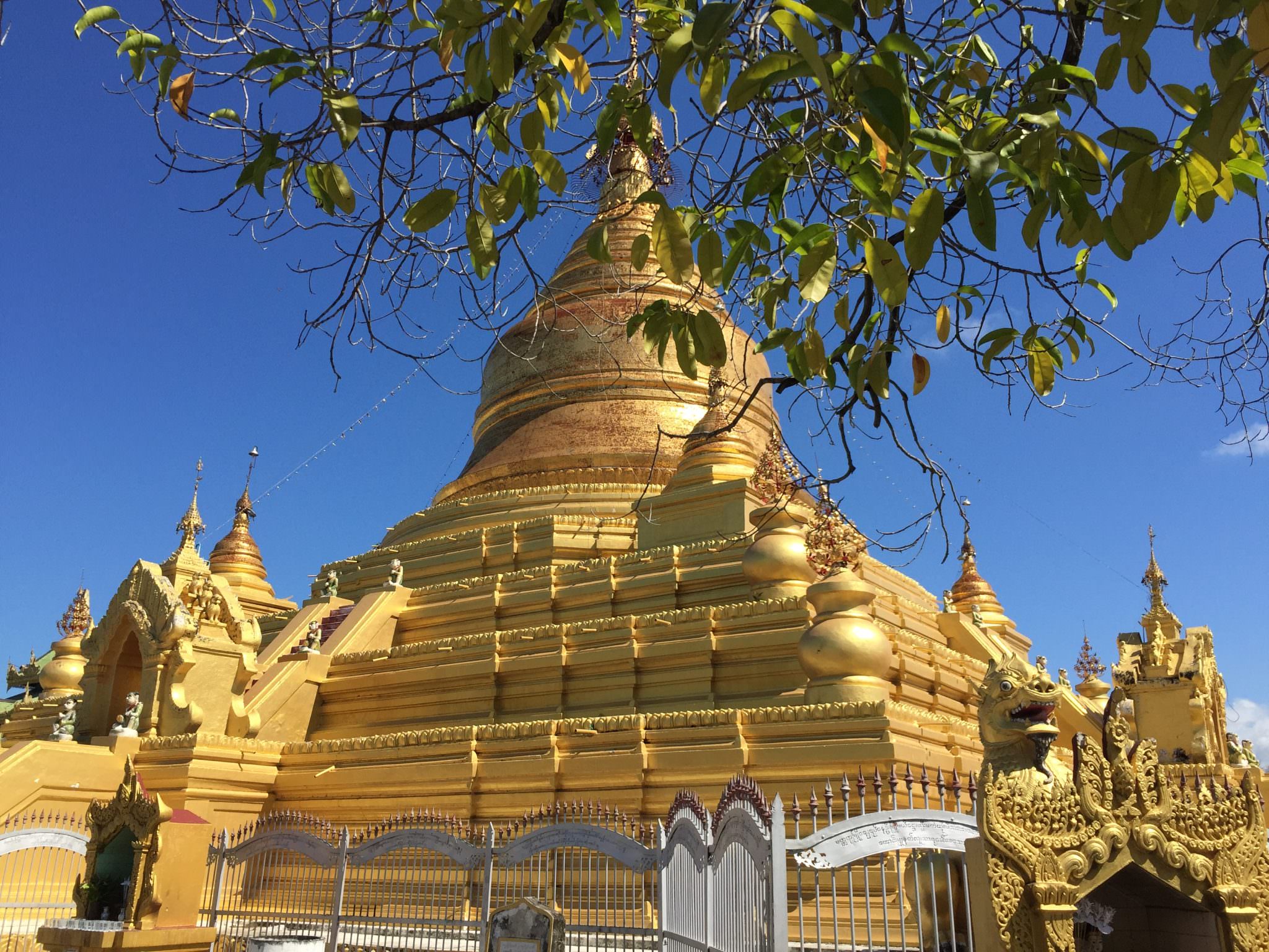 The central and primary stupa in the pagoda complex, Kuthodaw. © 2015 Gail Jessen