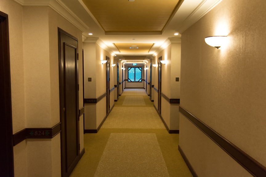 Floor 8 Corridor, Sule Shangri-La. Photo © 2015 Aaron Saunders