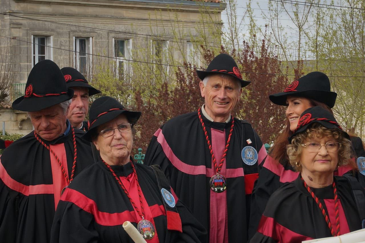 Friendly faces welcome us in Bourg. © 2016 Monica Frisk