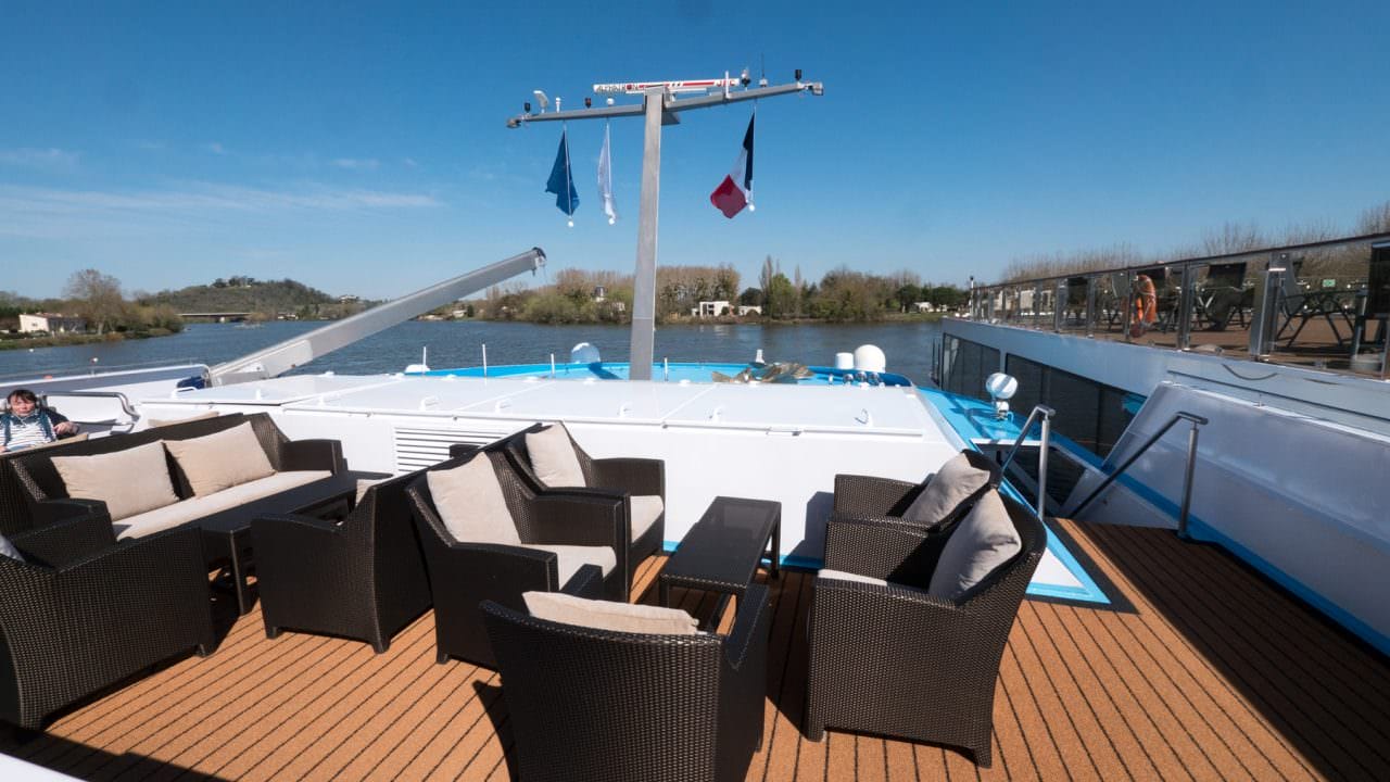 AmaDolce features a small sitting area in front of the Captain's Wheelhouse. © 2016 Ralph Grizzle