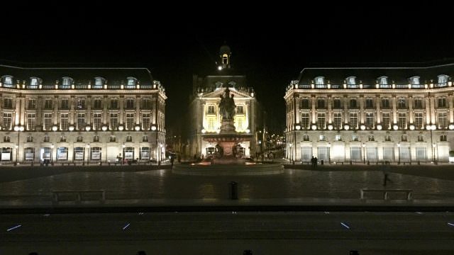 We enjoyed a night tour in Bordeaux. © 2016 Ralph Grizzle
