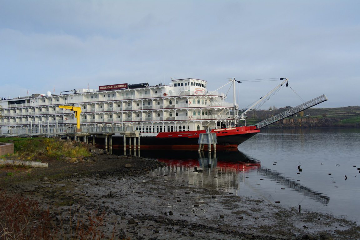 The 223-guest American Empress docked in The Dalles, Oregon, earlier this week. Photo © 2016 Aaron Saunders