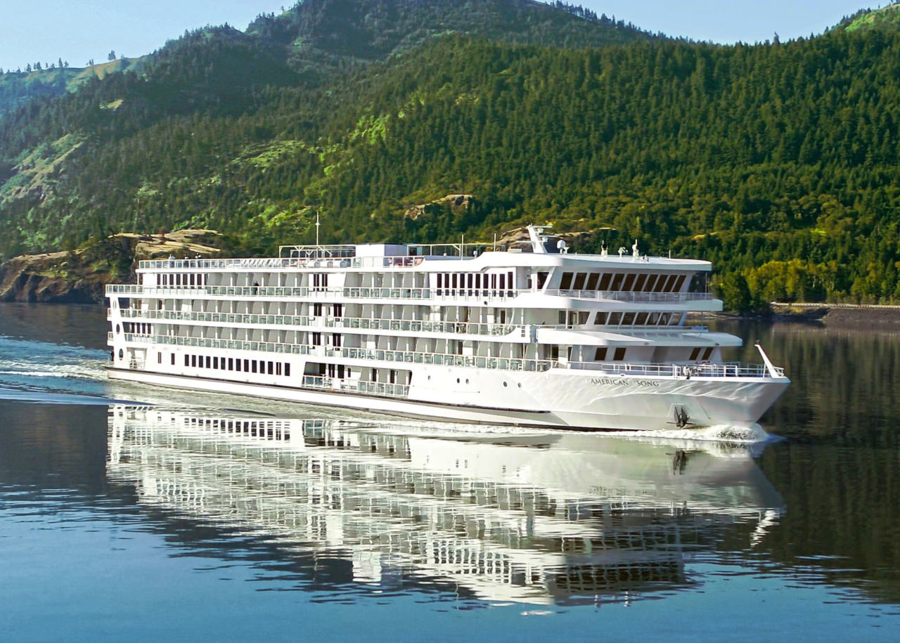 upscale river cruise lines